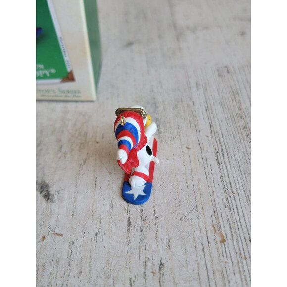 Hallmark miniature winter fun with Snoopy snowboarding ornament Xmas - Picture 3 of 5